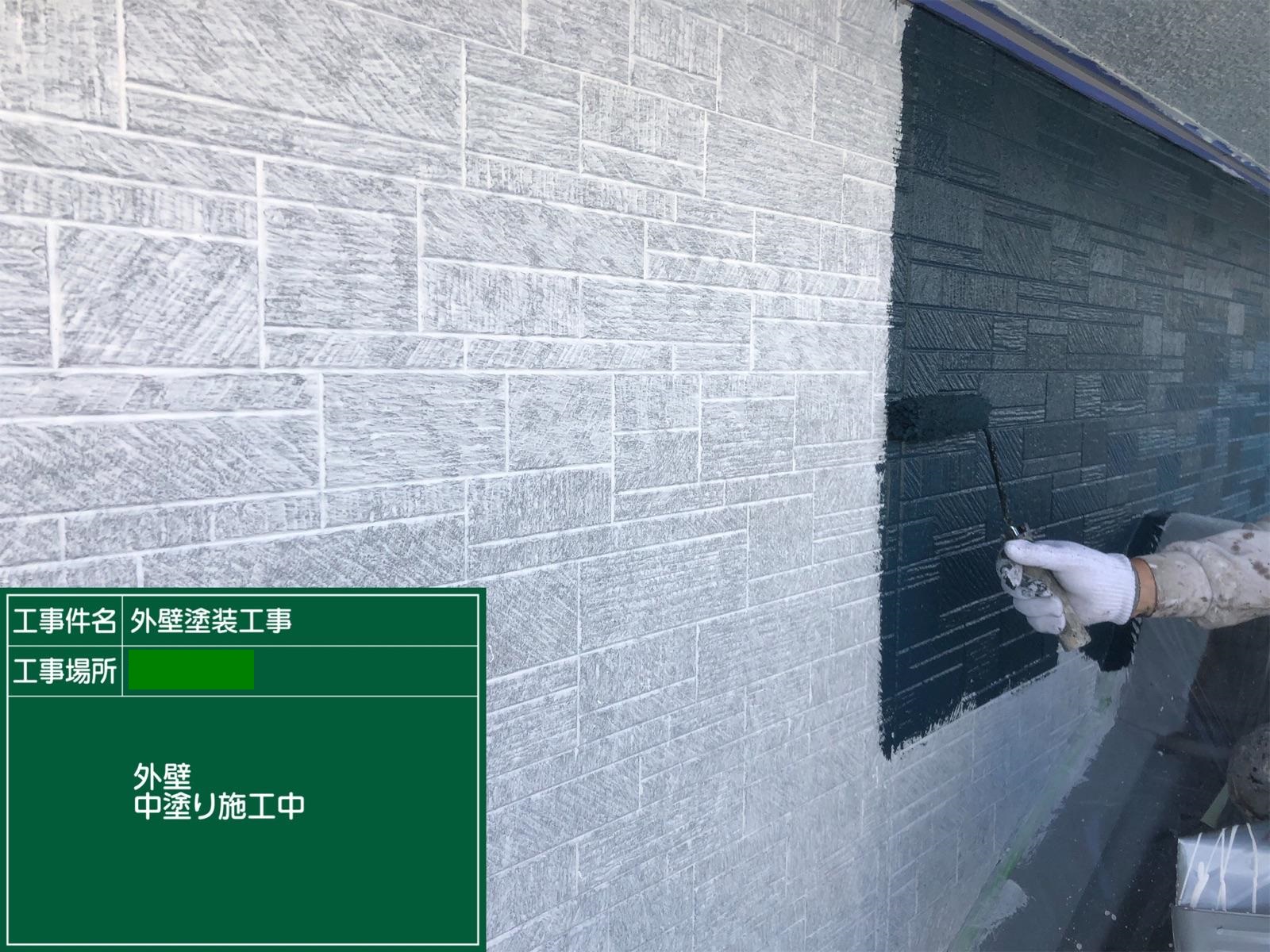 一宮市Y様邸：外壁・屋根塗装工事：超低汚染リファイン1000MF-IR：外壁中塗り施工