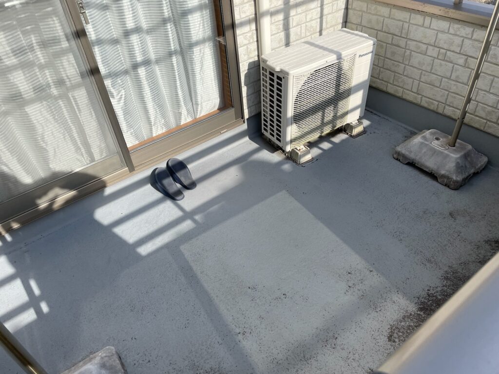 津島市中一色町T様邸：外壁・屋根塗装工事：無機ハイブリッドコートJY-IR：ベランダ施工前
