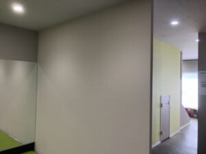 名古屋市港区入場Ｆ店様：内装工事：壁穴あき修繕
